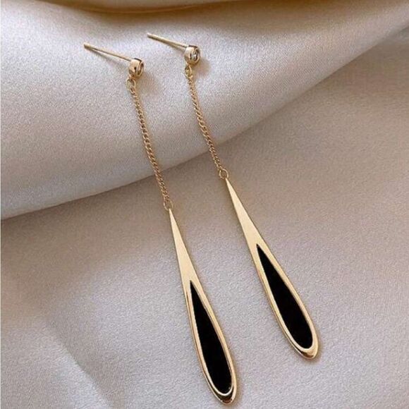 5/$25 BLACK & GOLD DANGLE - Picture 4 of 5